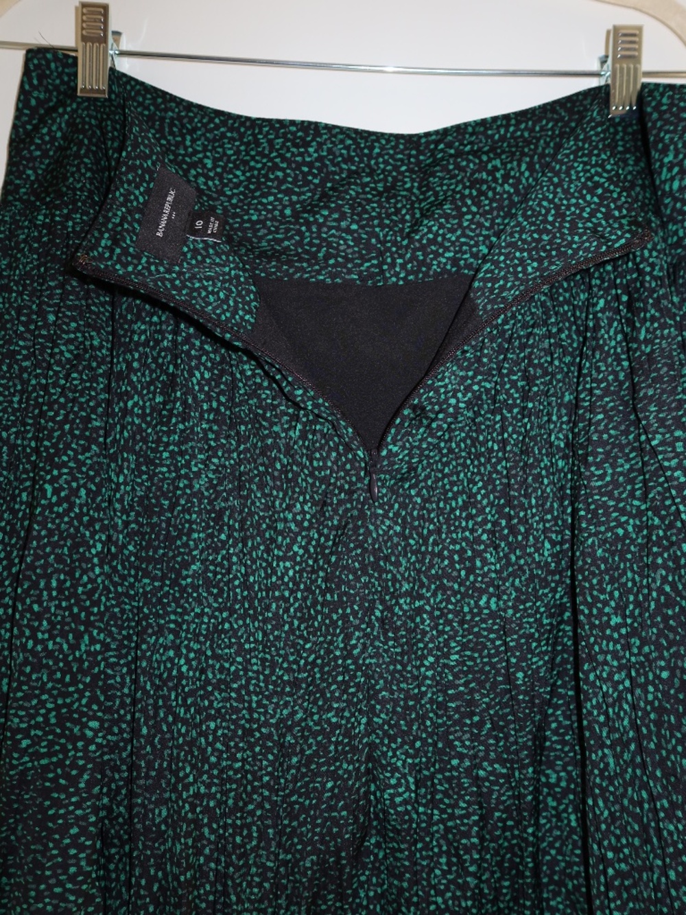 Banana Republic Green and Black Polka Dotted A line Mini Skirt Size 10 - Picture 6 of 7